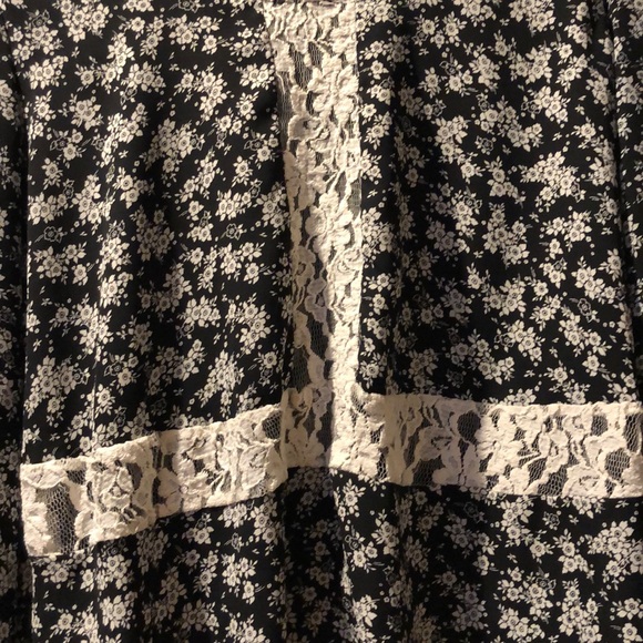 Lush Brand Floral Blouse Size M - Picture 2 of 3